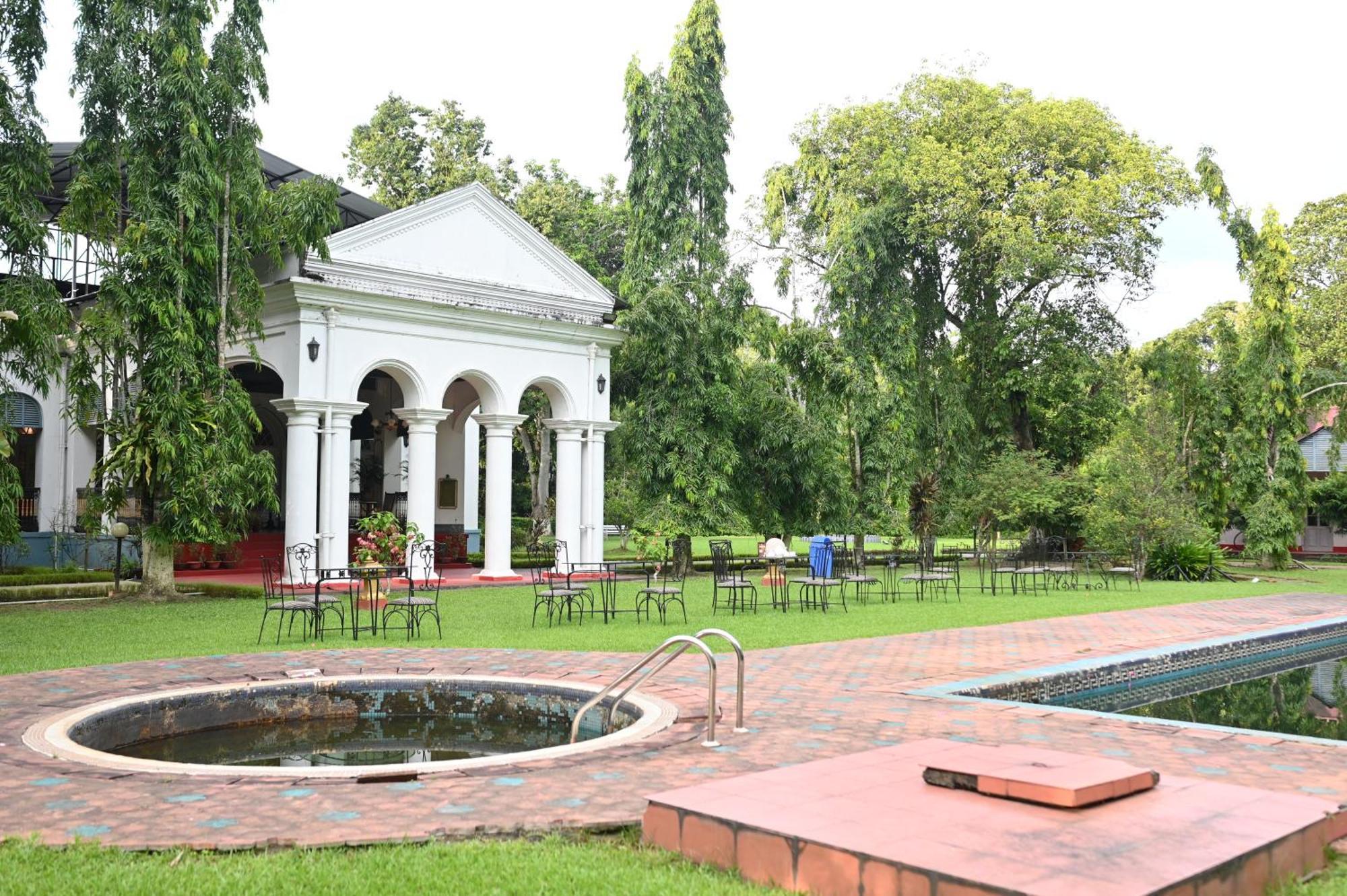 Отель Thengal Manor Джорхат Экстерьер фото